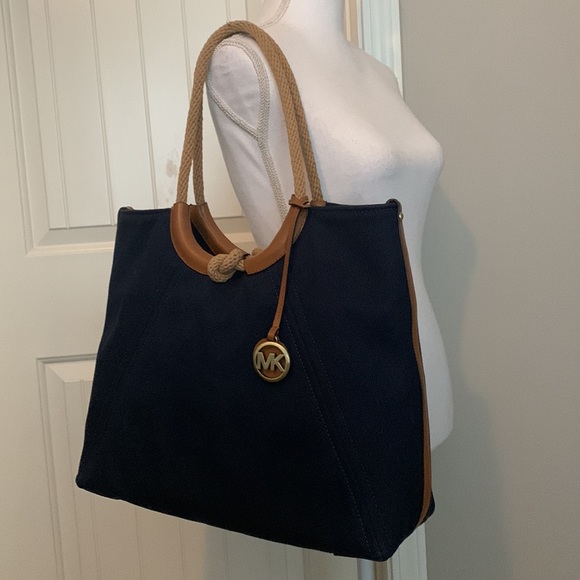 MICHAEL Michael Kors Isla Ring Shoulder Tote - Picture 12 of 16